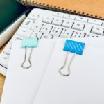 障害年金の申請書類を整理するイメージ